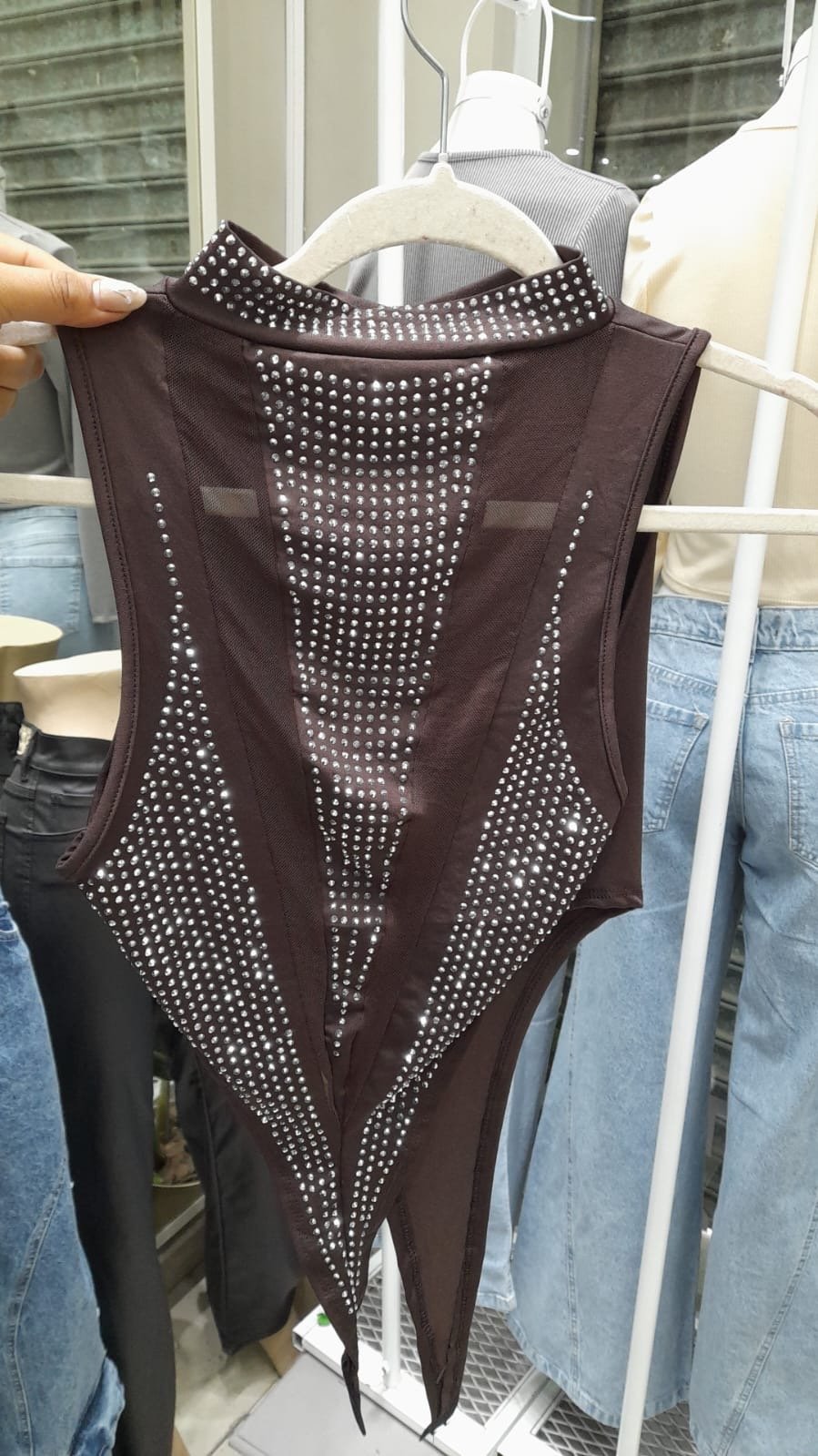 BODY CAVADO CON TUL Y PEDRERÍA