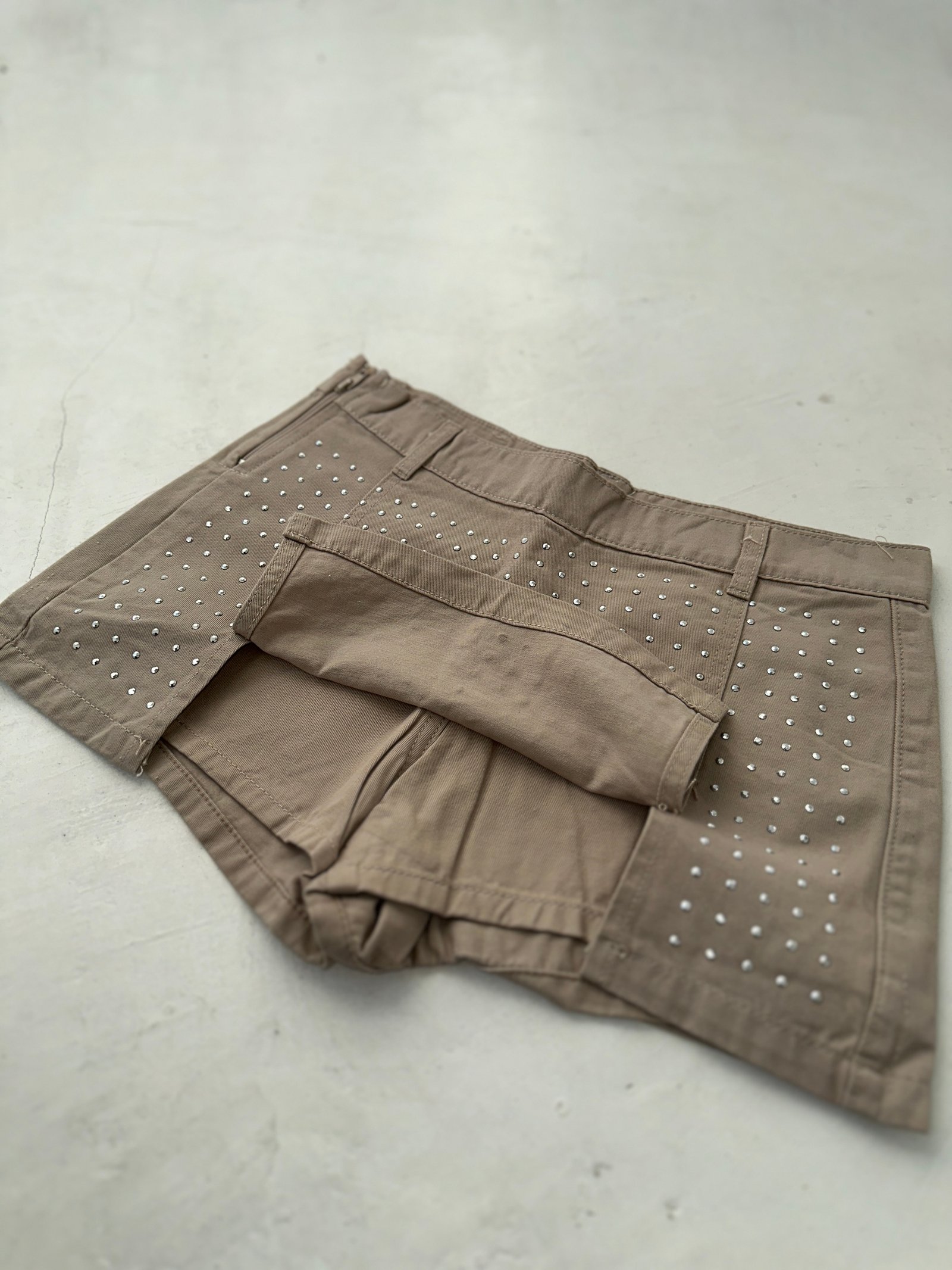 IMG_6761 SHORT POLLERA BRILLOS BEIGE TIRO BAJO