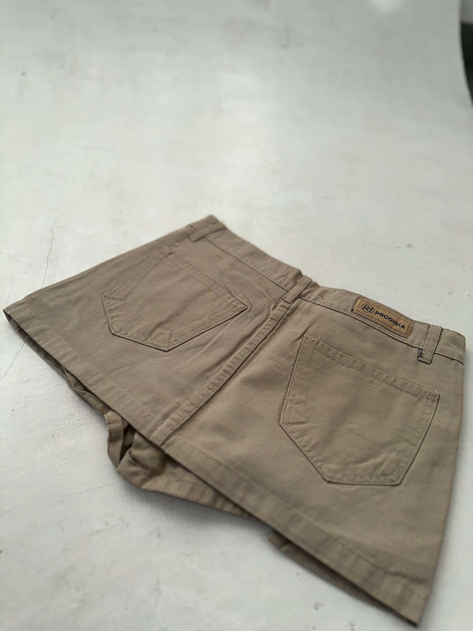 IMG_6762 SHORT POLLERA BRILLOS BEIGE TIRO BAJO