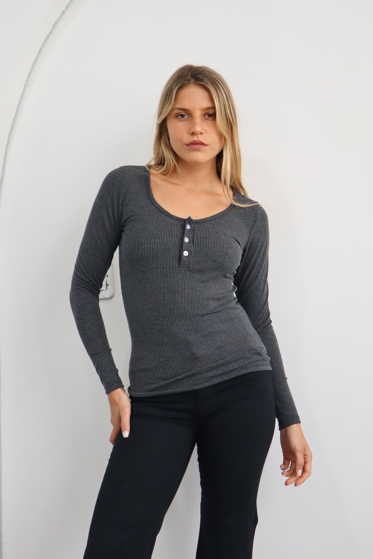 CAMISETA CON BOTONES RIB VINTAGE