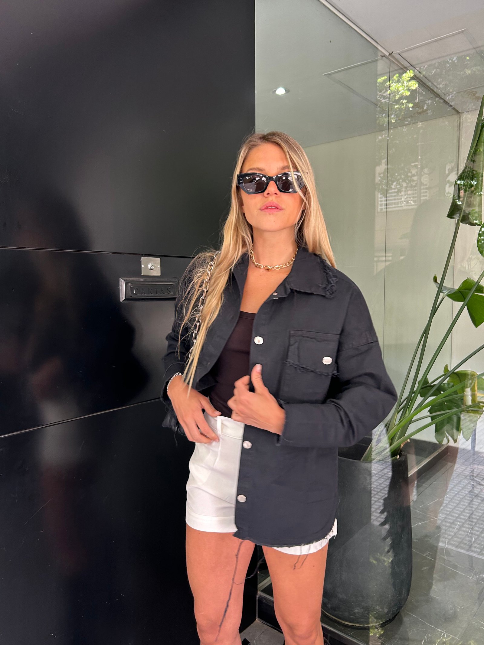 CAMISACO NEGRO DEFLECADO