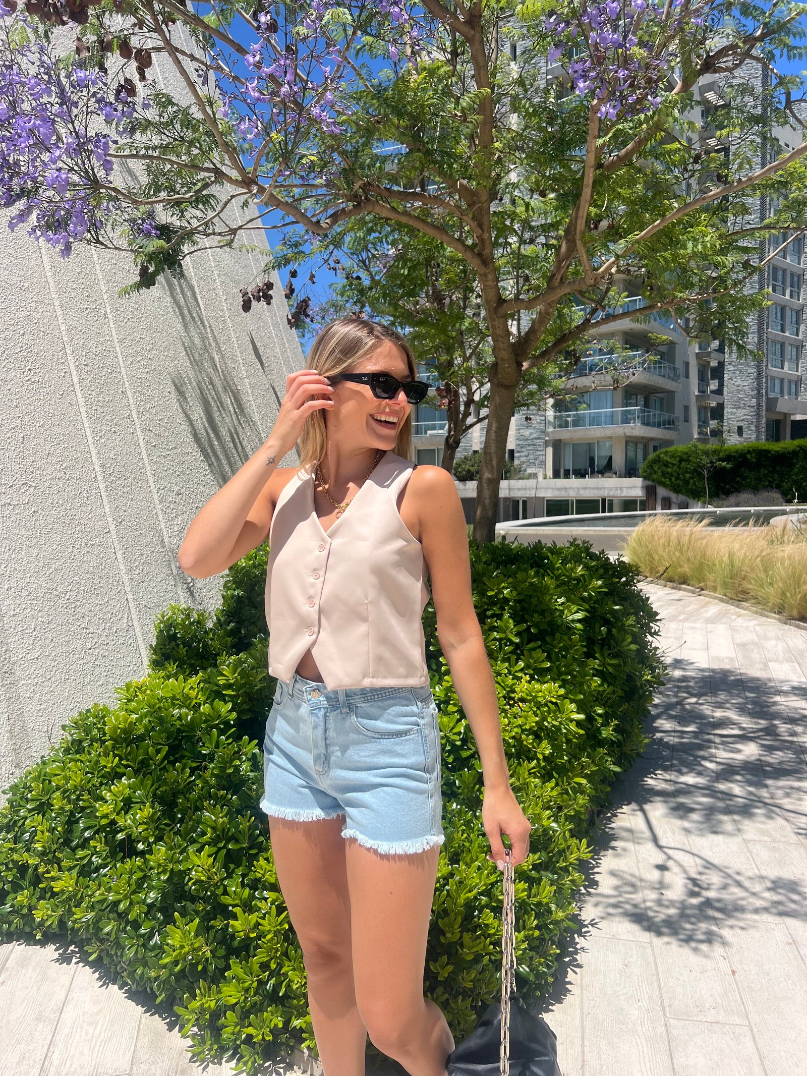 SHORT TIRO ALTO CELESTE