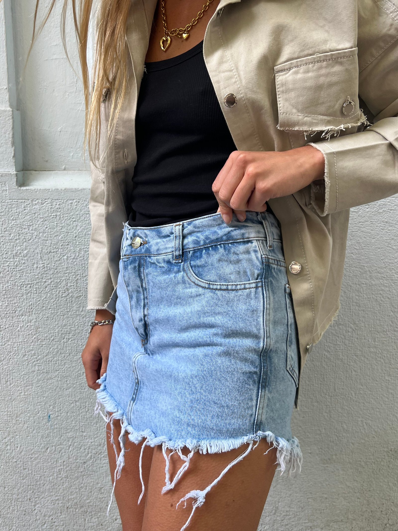 IMG_7470 SHORT POLLERA CELESTE RÍGIDO