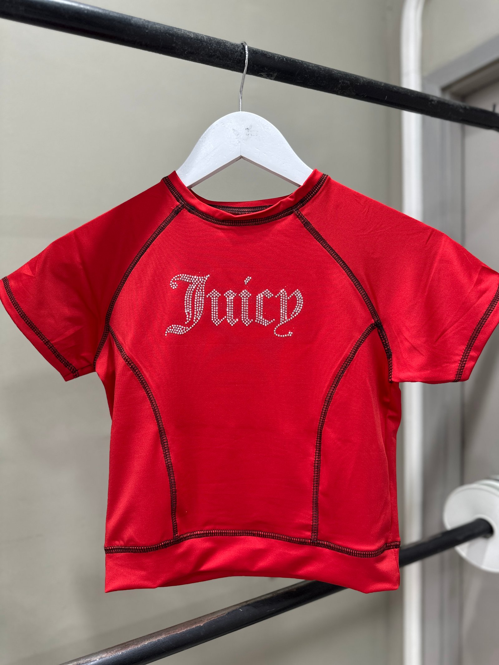 IMG_9134 REMERA “JUICY” BRILLOS