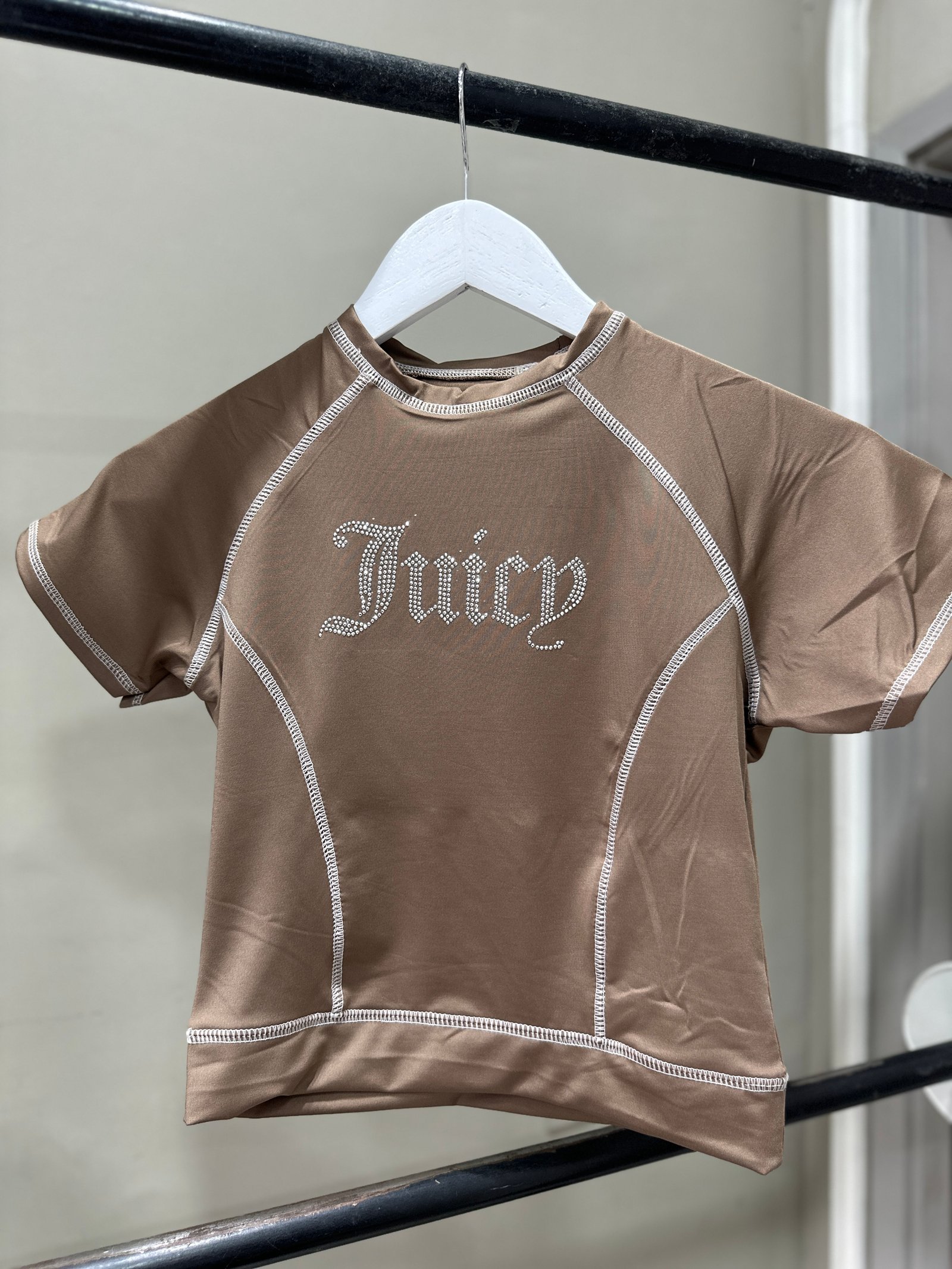 IMG_9135 REMERA “JUICY” BRILLOS