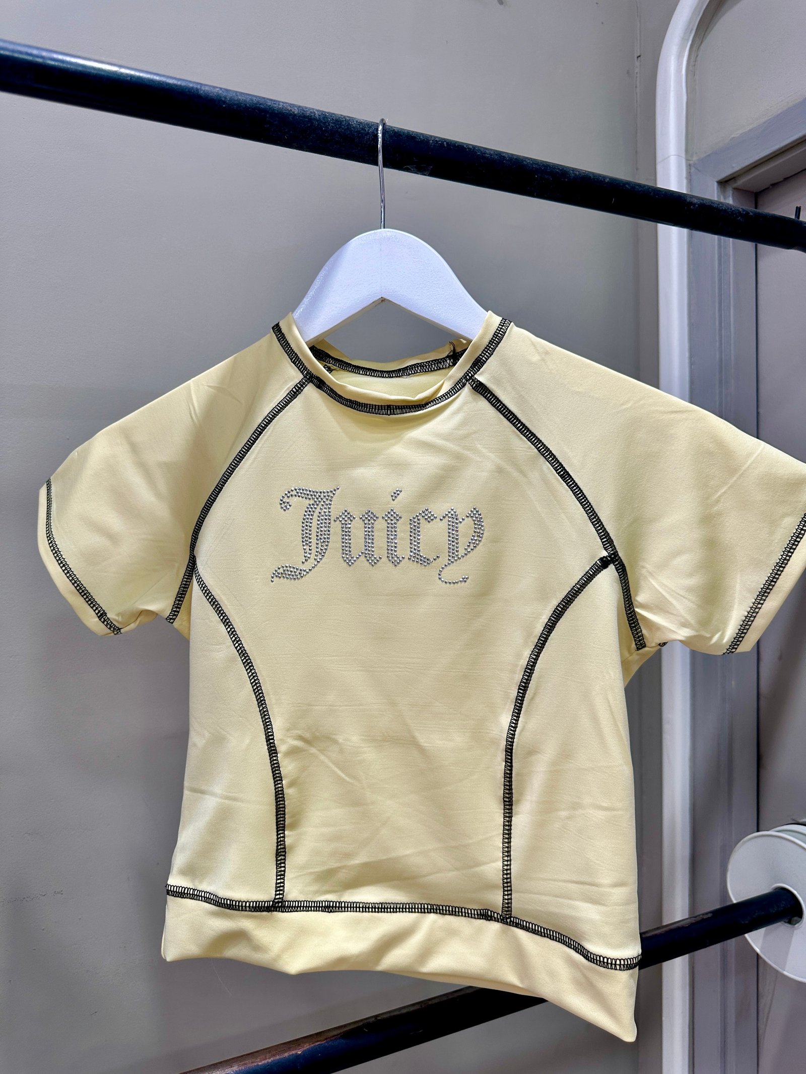 IMG_9139 REMERA “JUICY” BRILLOS
