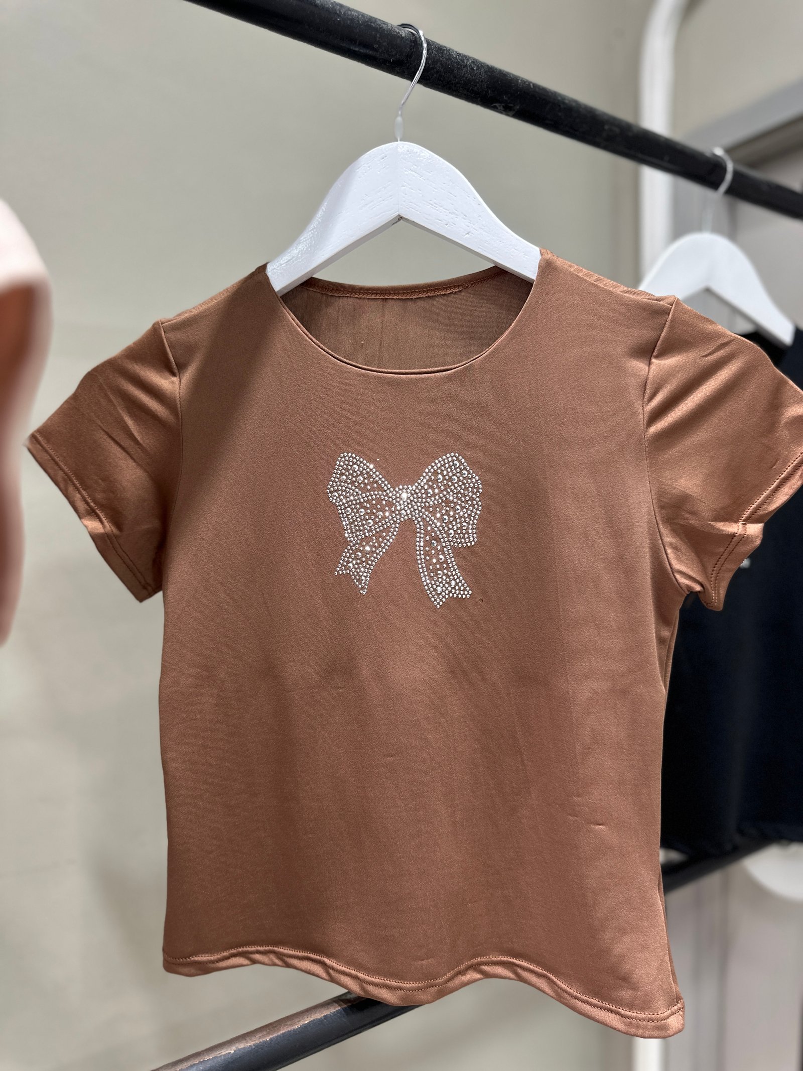 REMERA CON BRILLO MOÑO