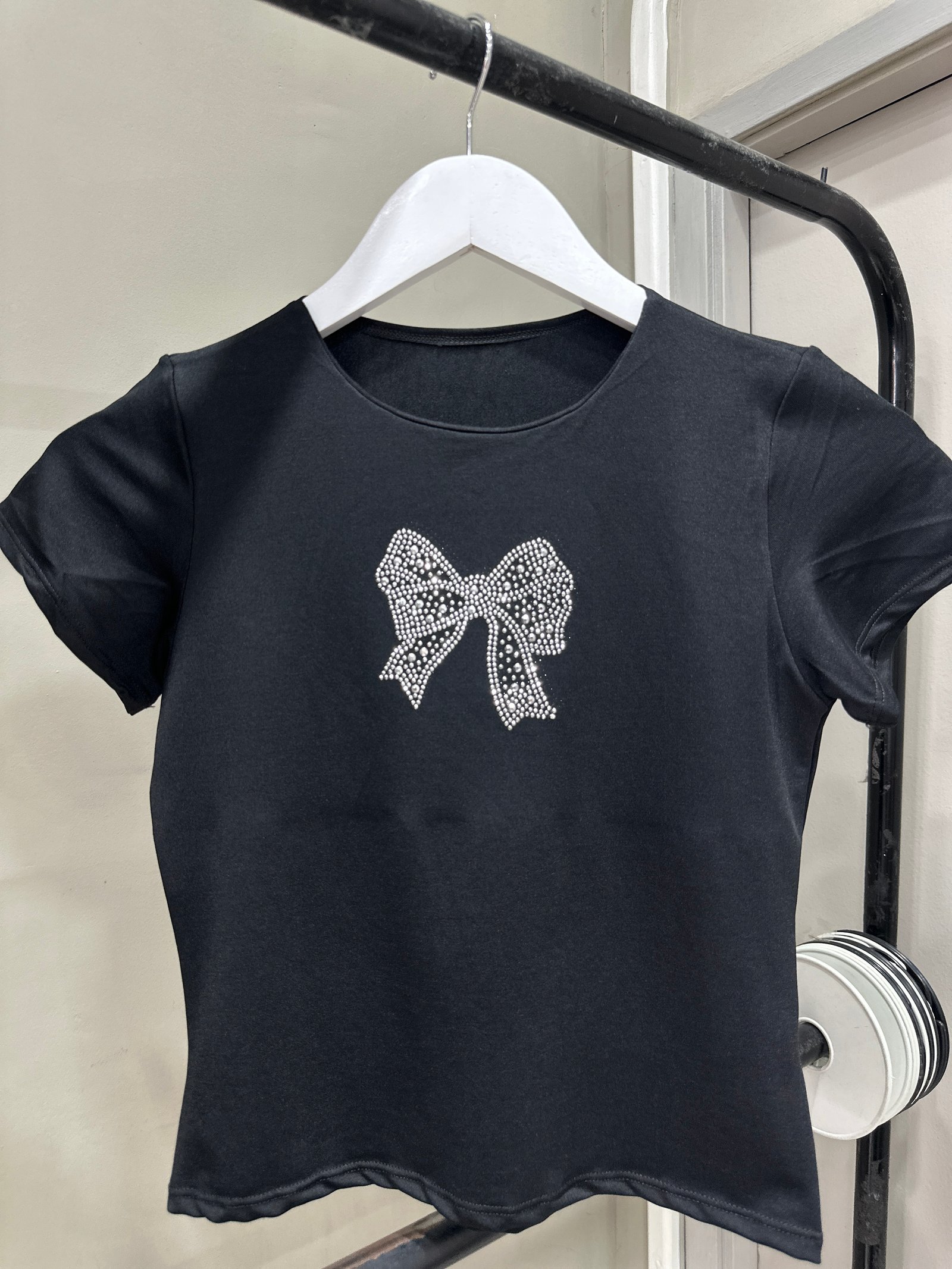 REMERA CON BRILLO MOÑO