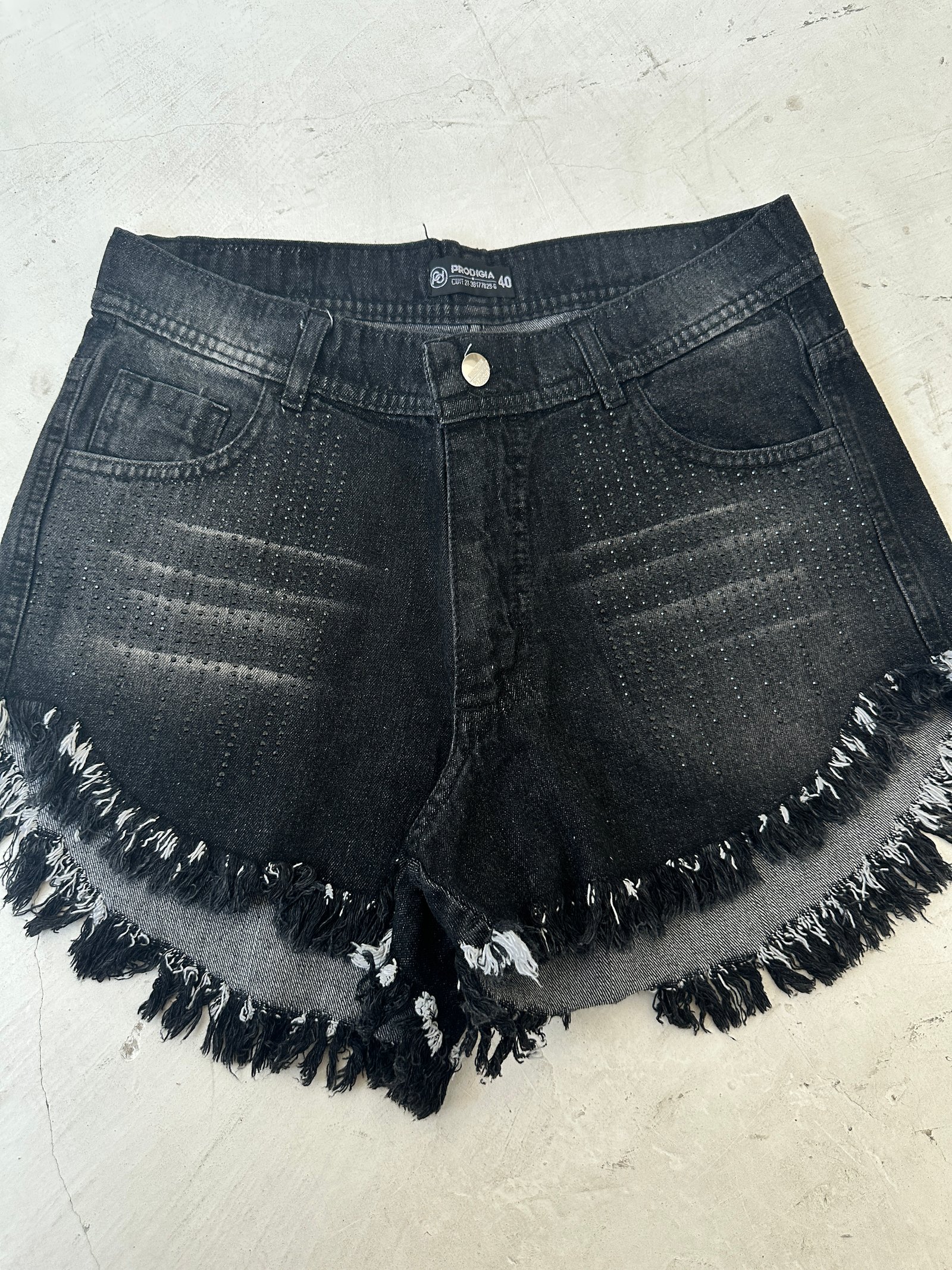 SHORT PLAYERO GRIS brillos negros