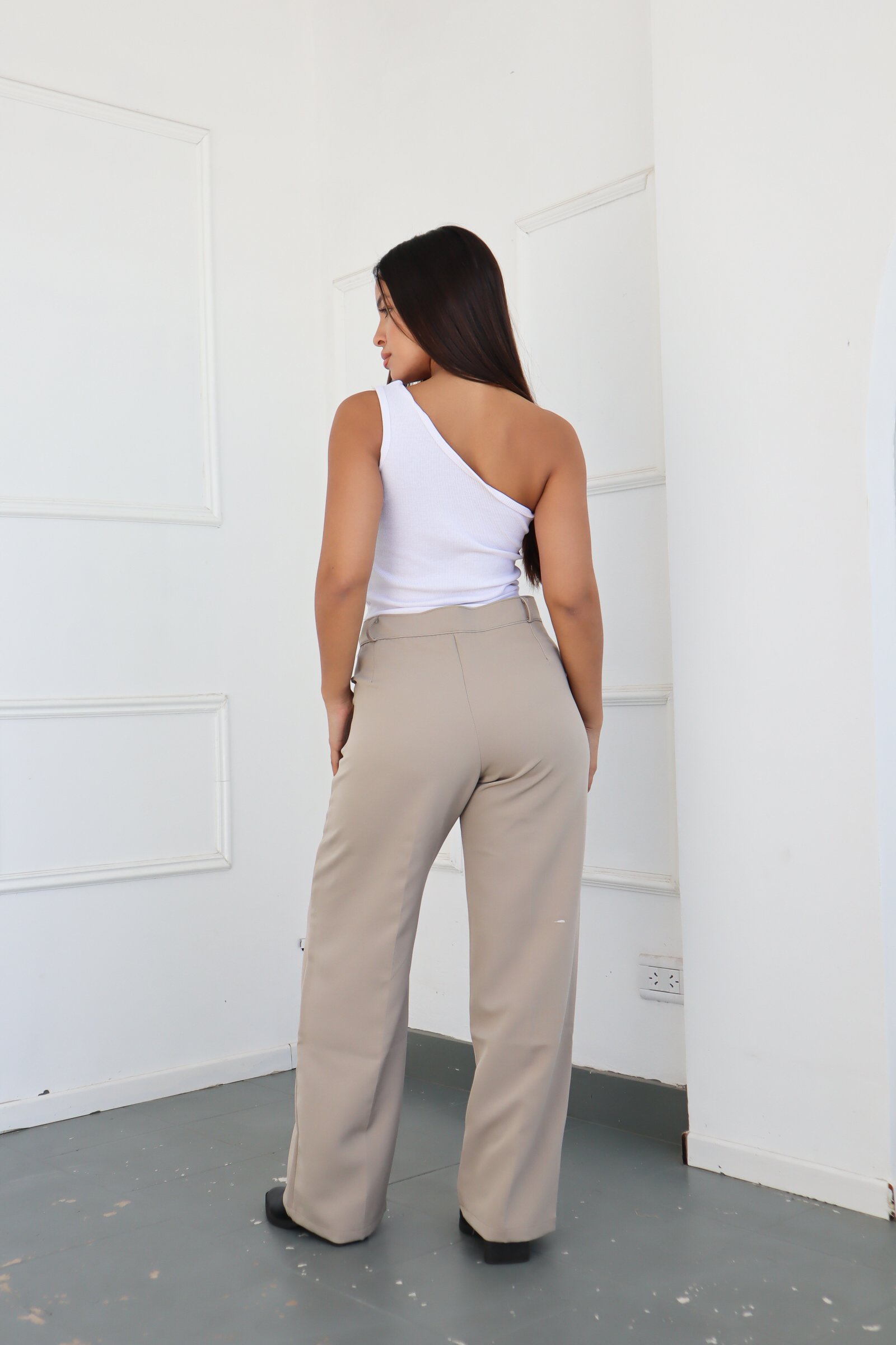 PANTALON SASTRERO CON PINZA AMELIA