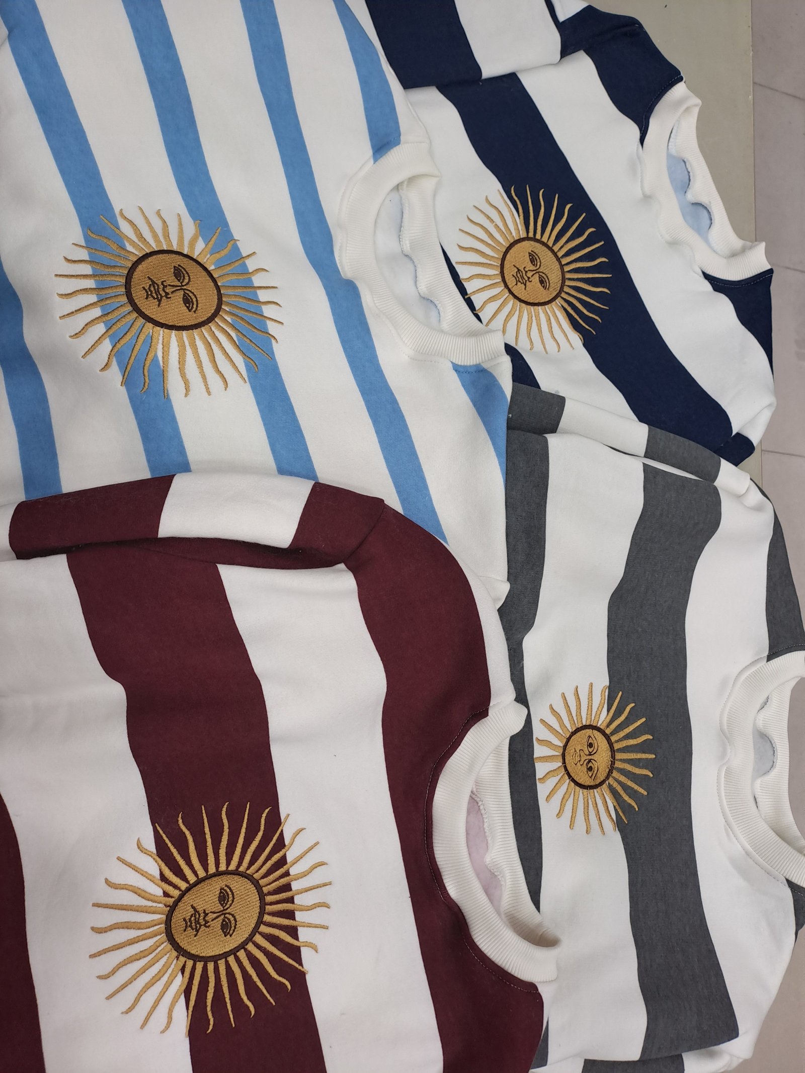 BUZO RAYADO SOL DE MAYO