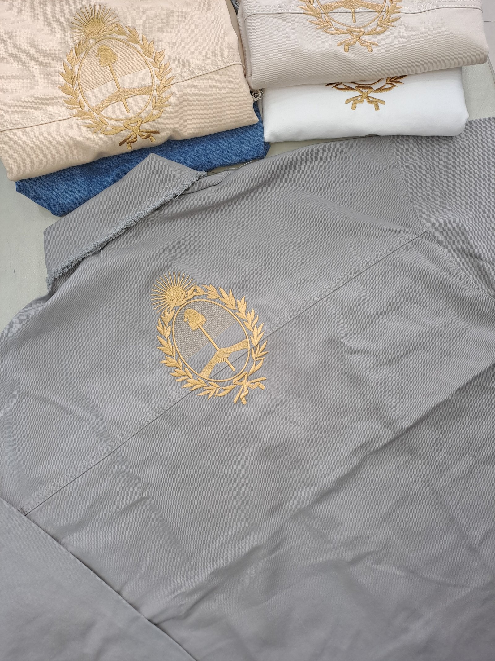 CAMISACO GABARDINA ESCUDO