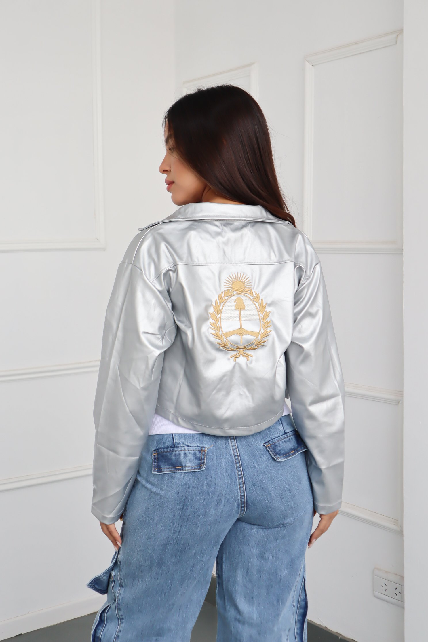 CAMPERA CORTA ENGOMADO ESCUDO