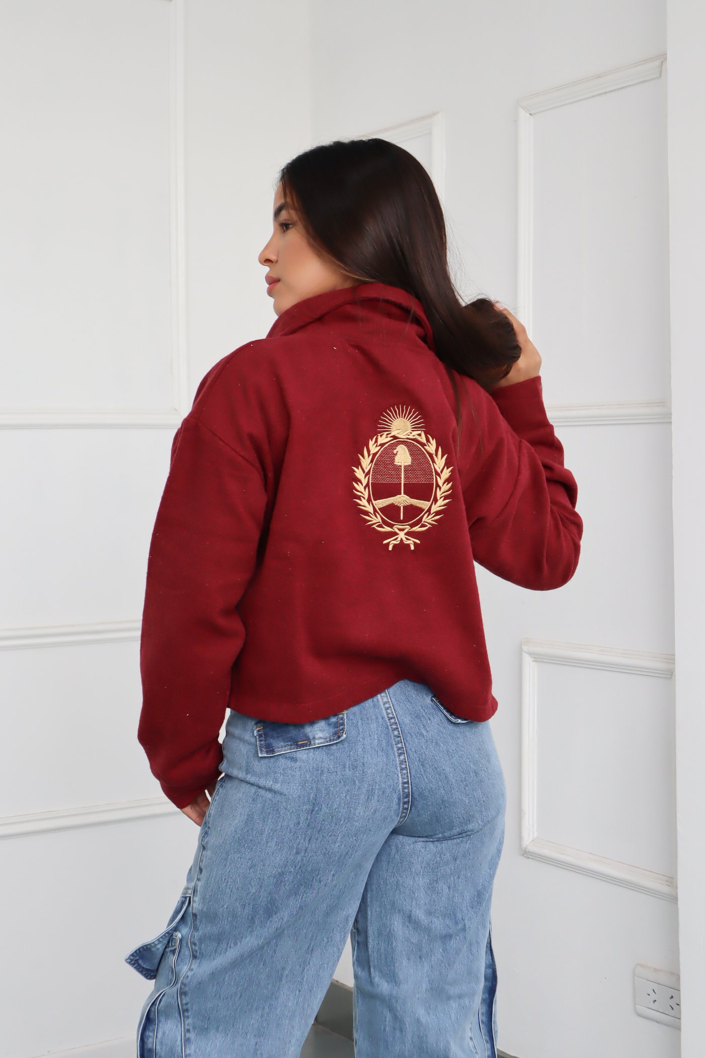 CAMPERA LISA ESCUDO BORDADO