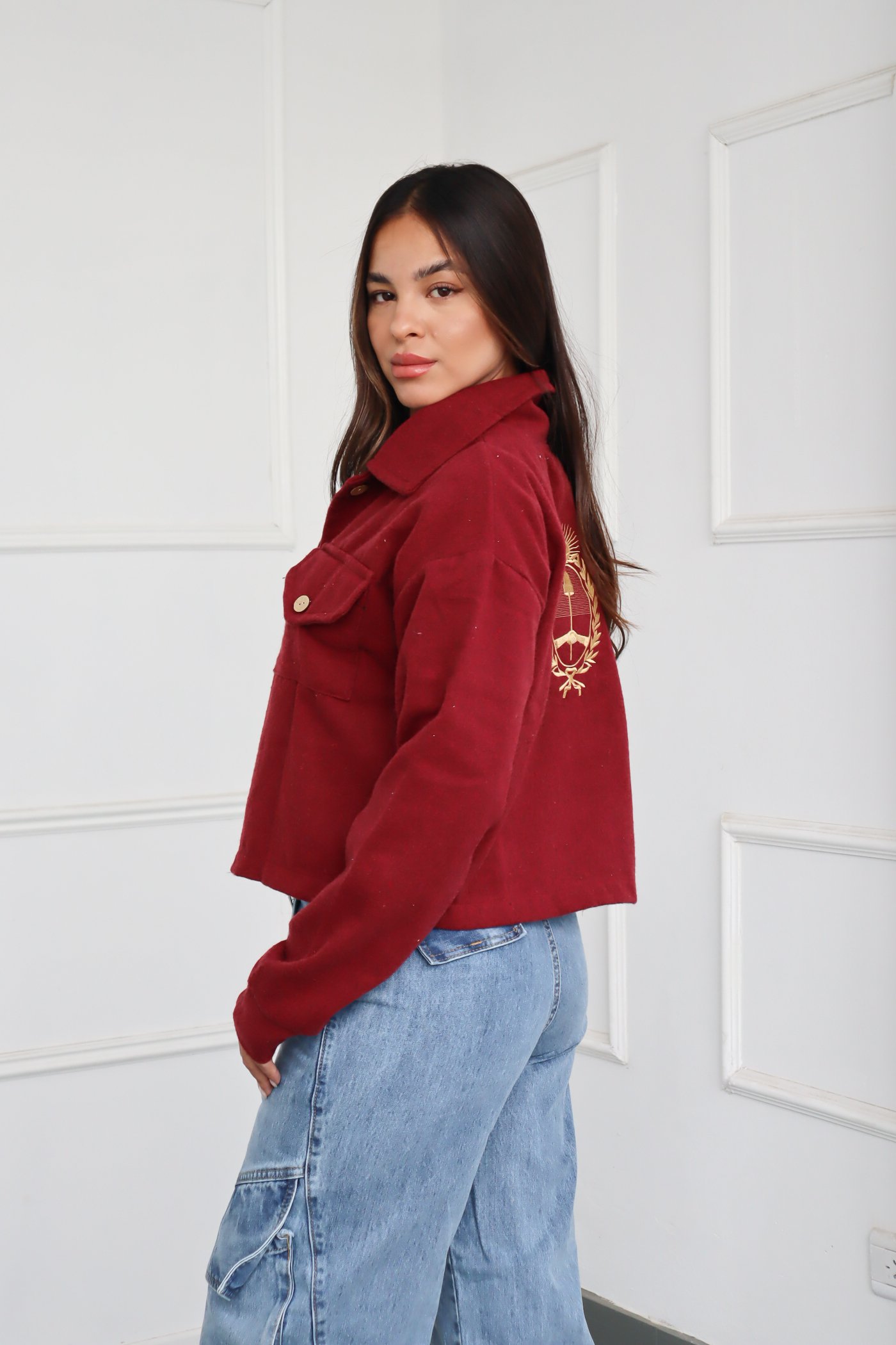 CAMPERA LISA ESCUDO BORDADO