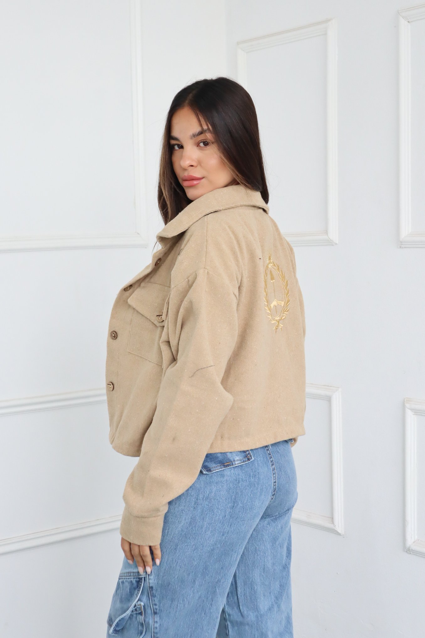 CAMPERA LISA ESCUDO BORDADO