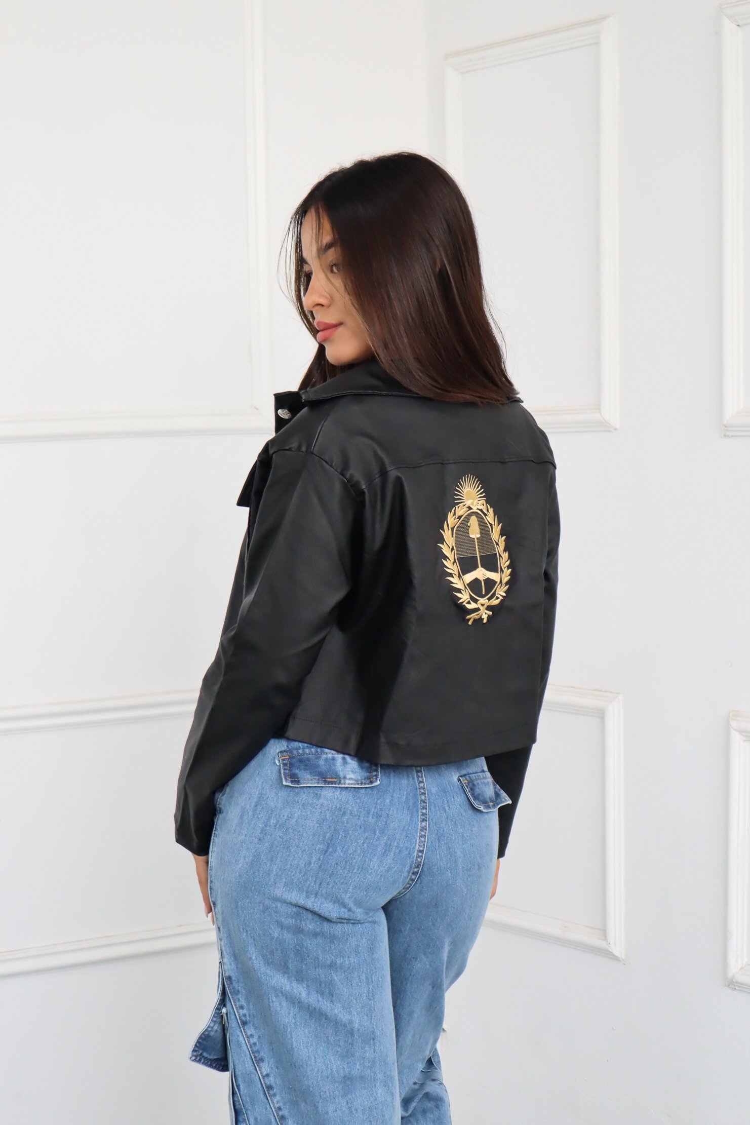 CAMPERA CORTA ENGOMADO ESCUDO