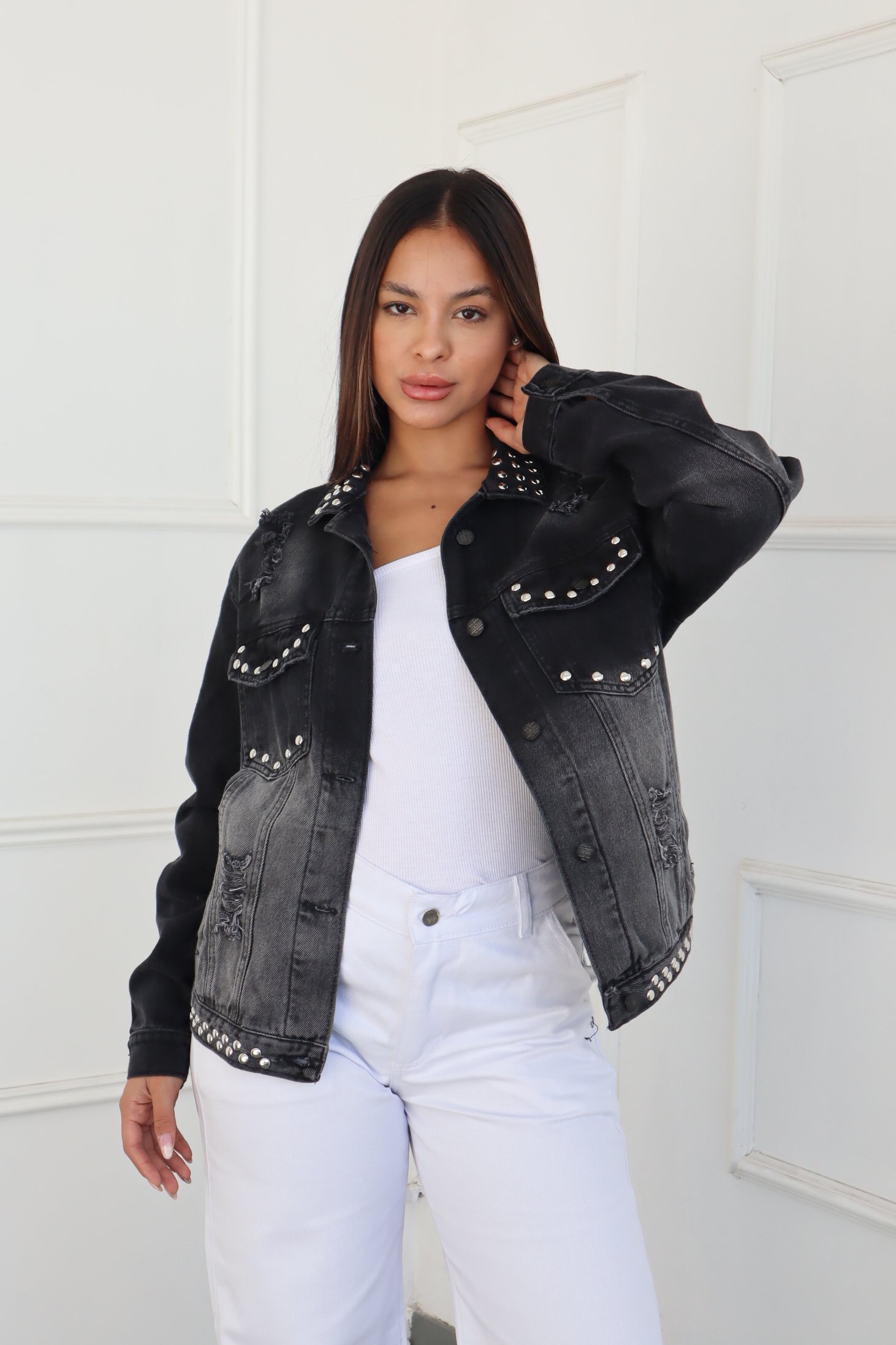 CAMPERA OVERSIZE GRIS CON TACHAS