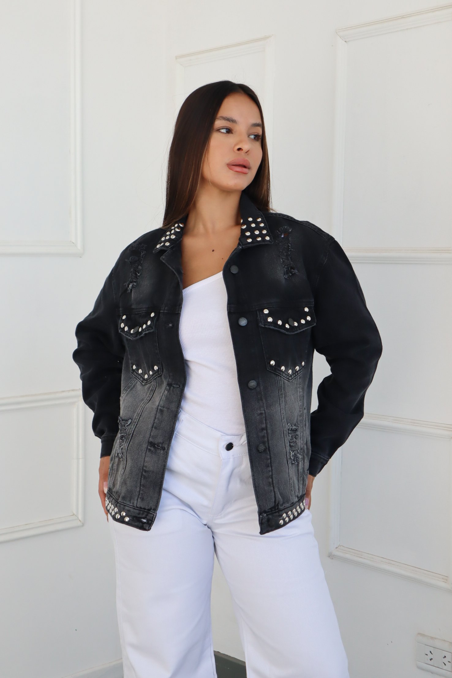 CAMPERA OVERSIZE GRIS CON TACHAS