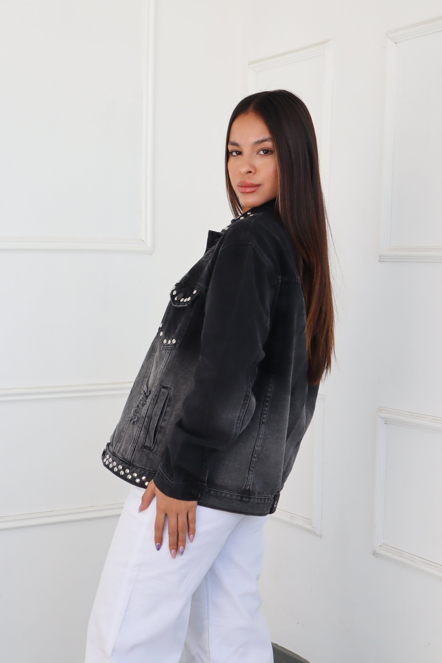 CAMPERA OVERSIZE GRIS CON TACHAS