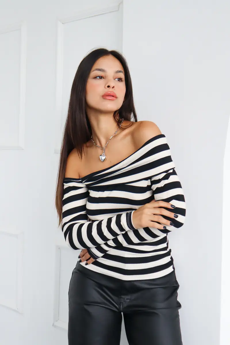 CAMISETA UN HOMBRO BOTE ESTAMPADO