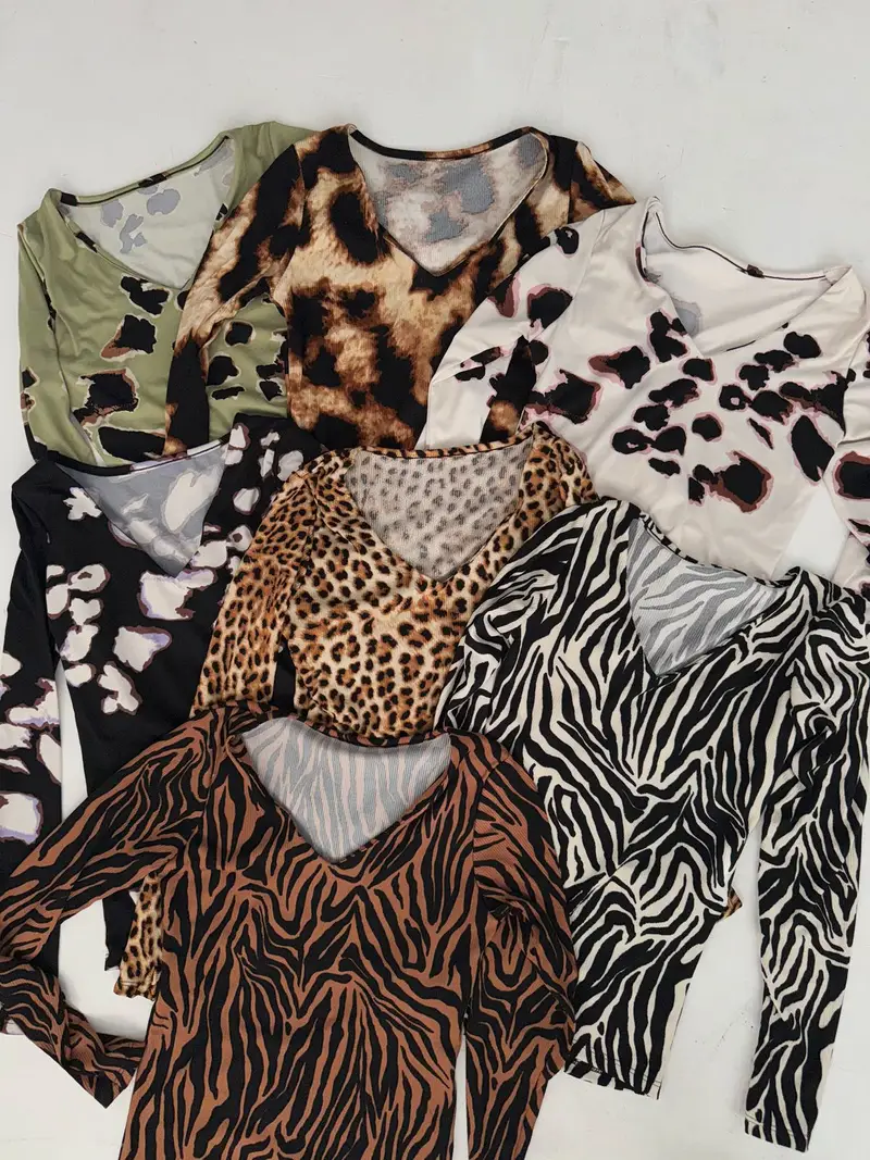 CAMISETA CUELLO V ESTAMPADO