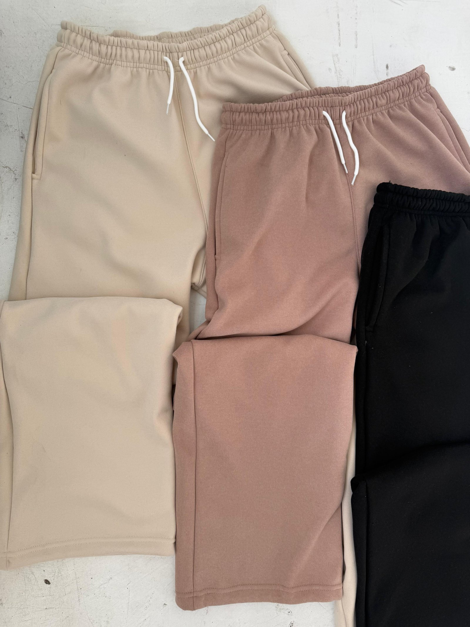 PANTALON CON PIEL Y REGULADOR
