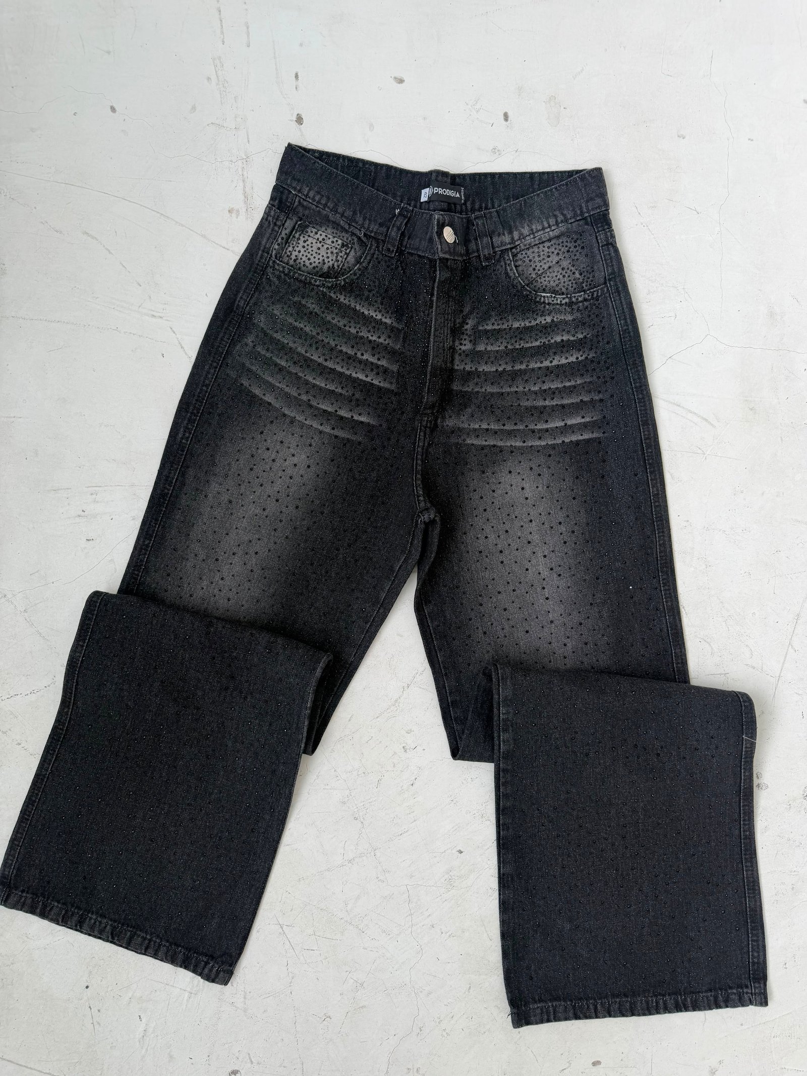 520c964b-cf04-42c1-92f3-9e06f1f6c79a JEAN WIDE LEG GRIS CON BRILLOS