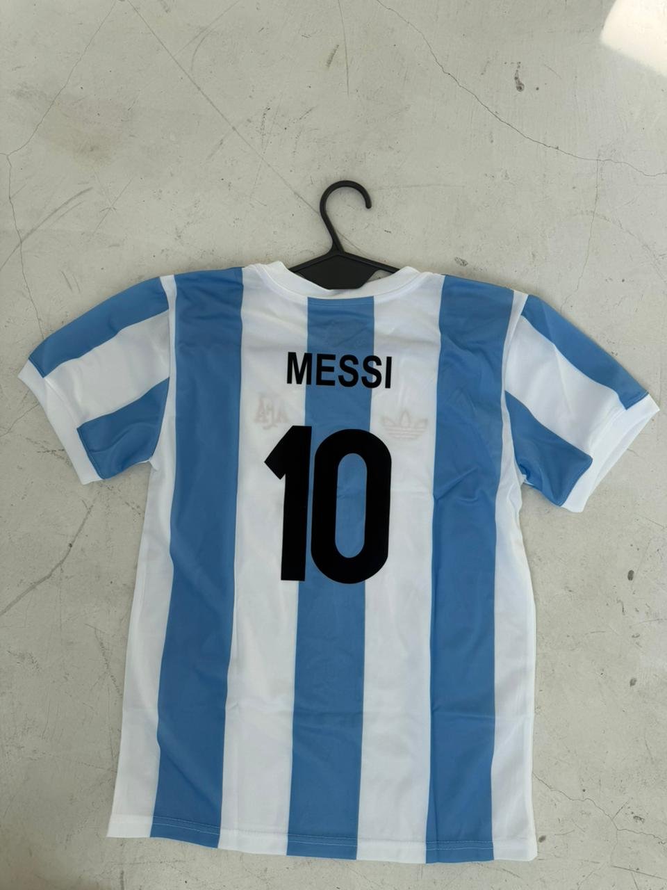 CAMISETA RETRO DE NIÑO BORDADA