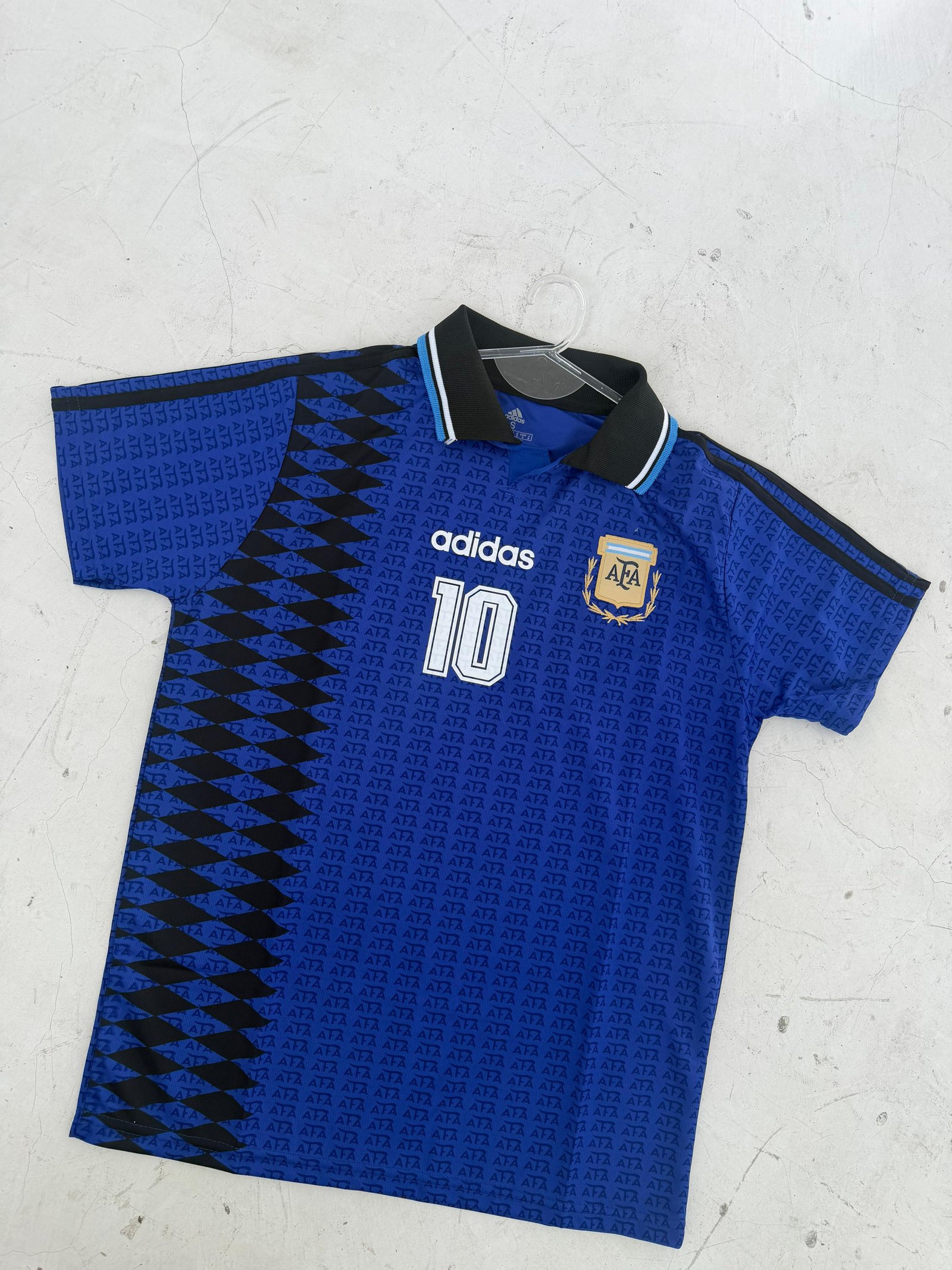 CHOMBA BORDADO MARADONA AZUL