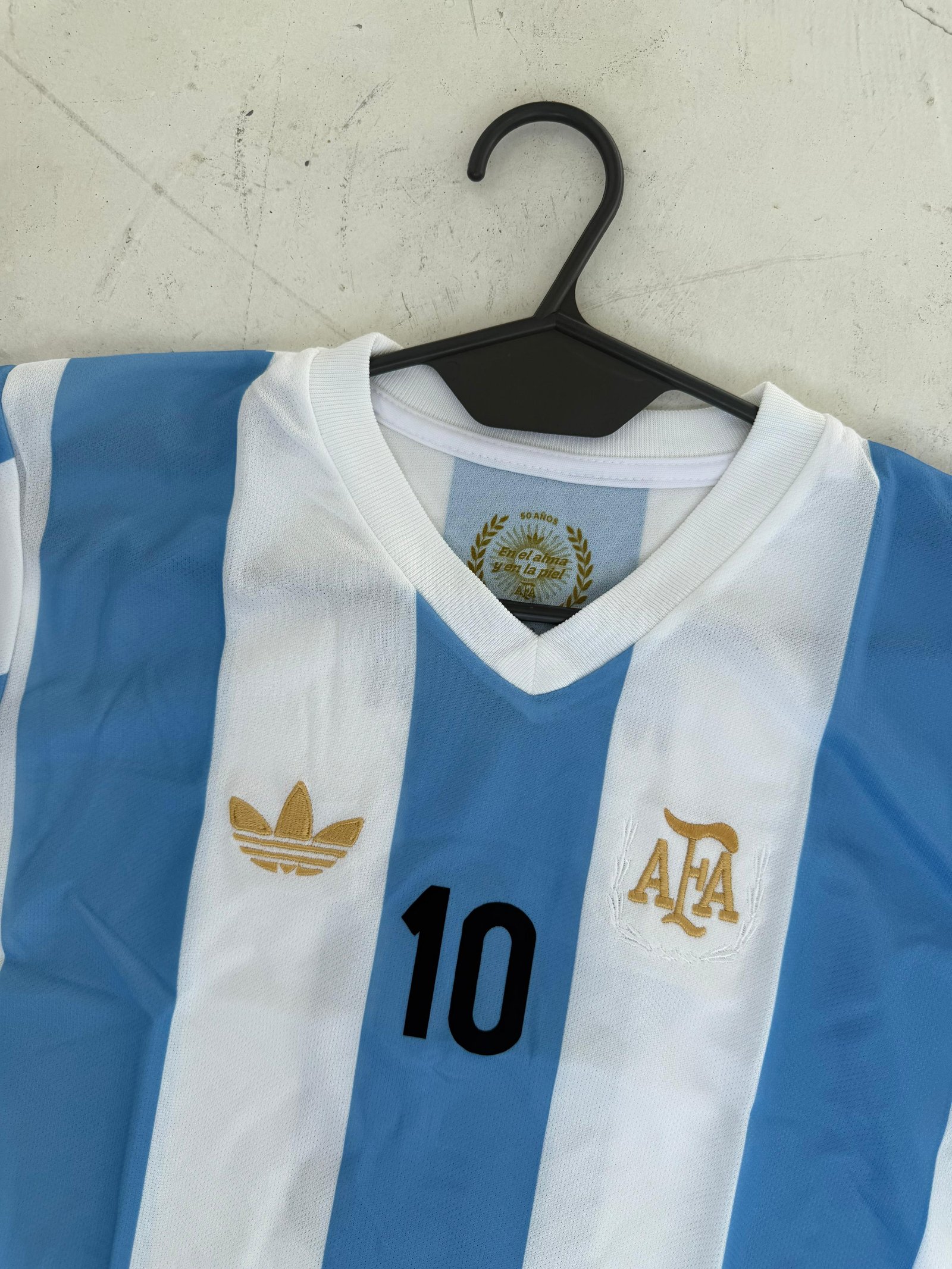 CAMISETA RETRO DE NIÑO BORDADA