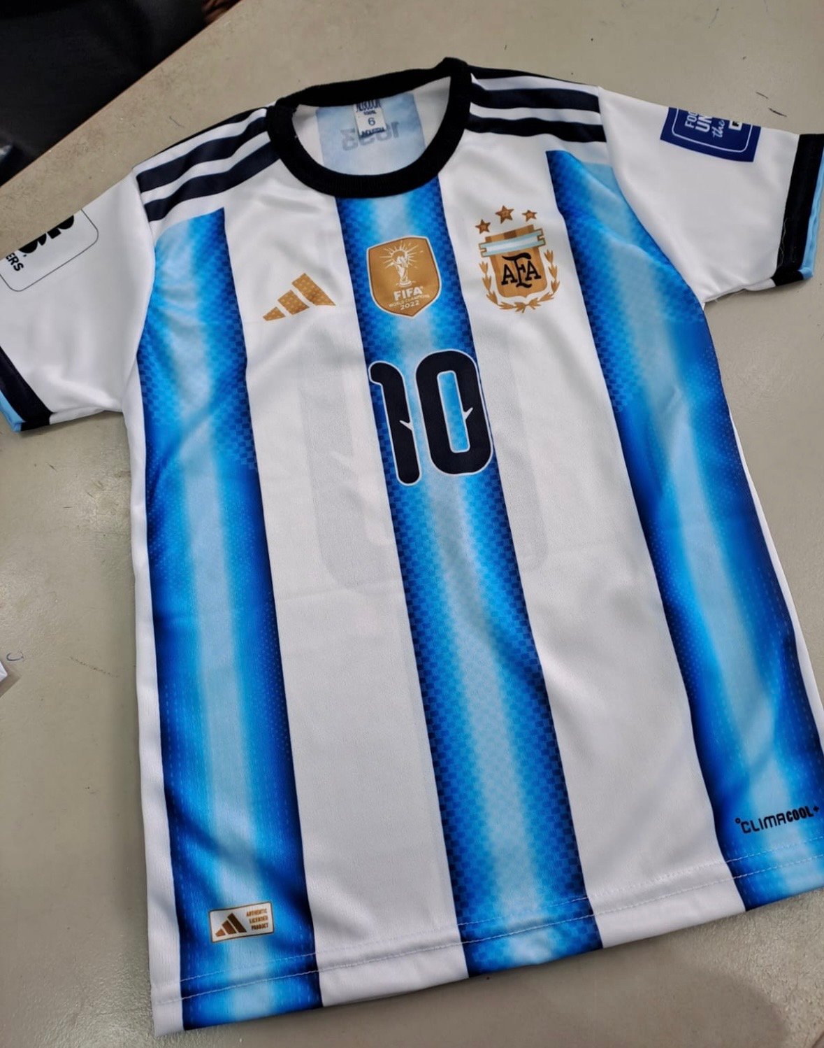 MUSCULOSA ESTAMPADA ARGETINA