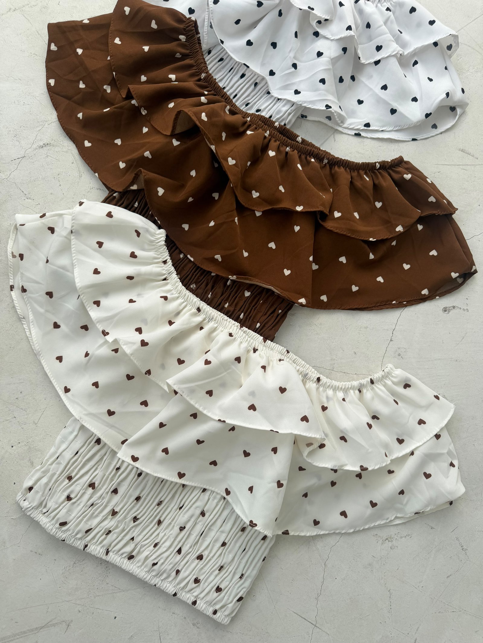 BLUSA FRUNCE Y VOLADO CORAZONES