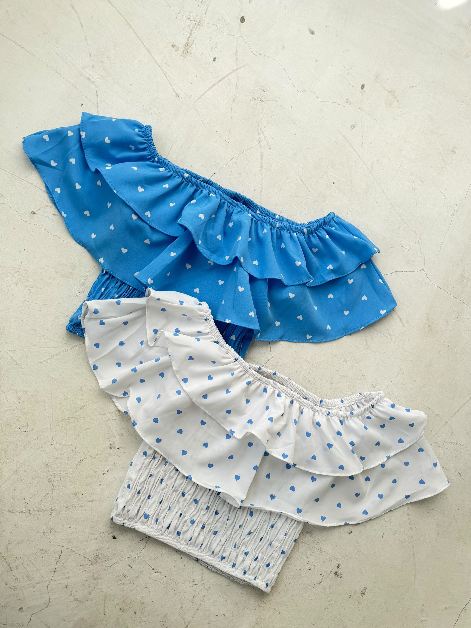 BLUSA FRUNCE Y VOLADO CORAZONES